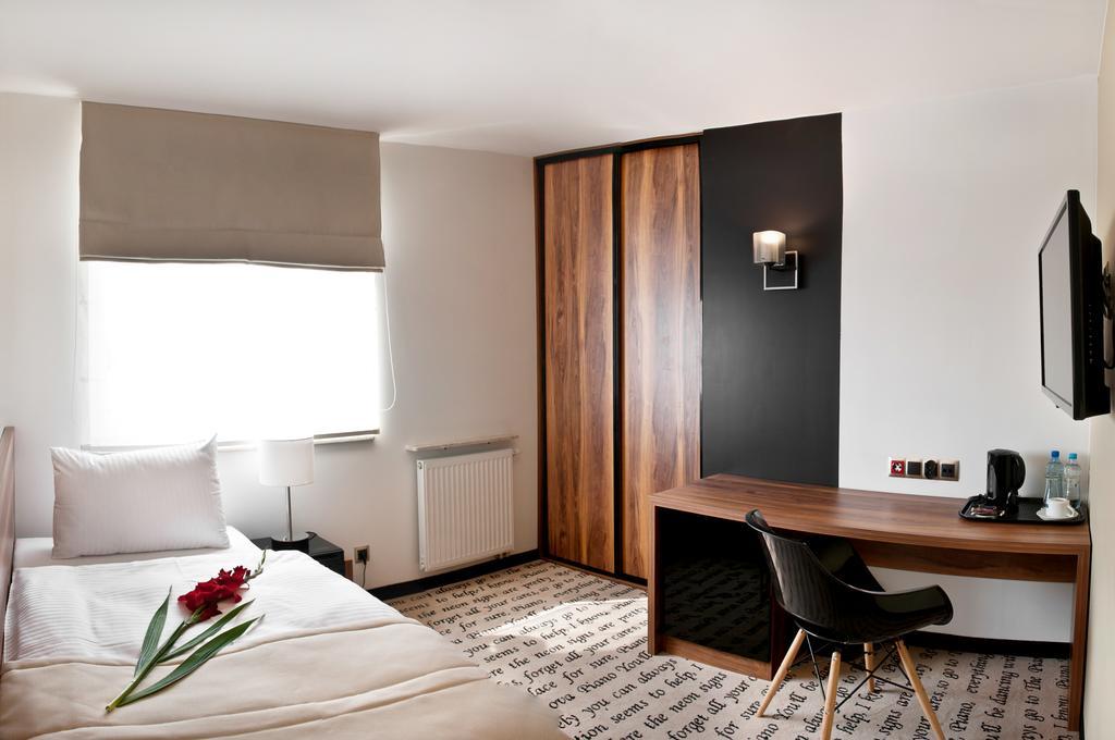 Hotel Piano Λούμπλιν Δωμάτιο φωτογραφία